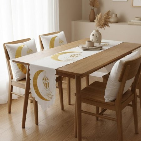 رنر طاولة و ٢ غلاف وسادة بتصميم رمضان كريم ذهبي وابيض